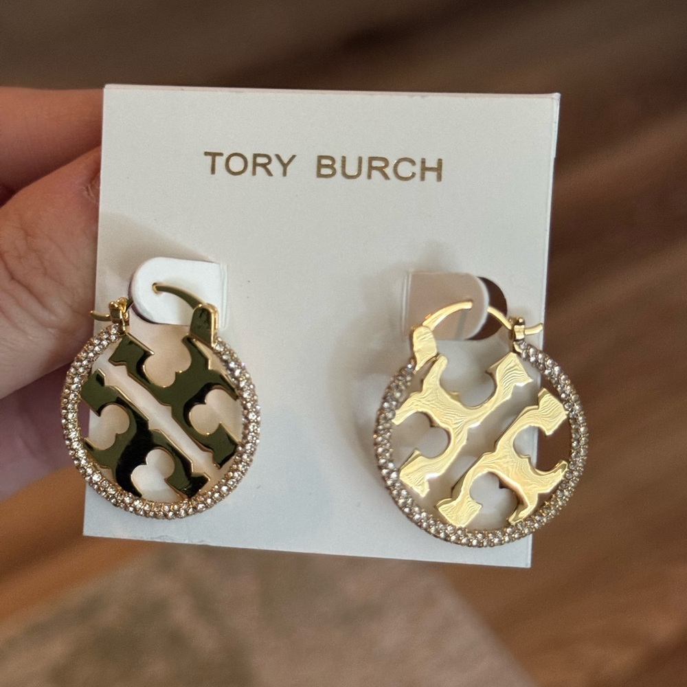 Nwt Tory Burch Gold rhinestone logo hoop Earrings - Picture 4 of 5
